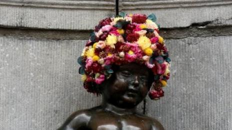 Брюкселският символ Манекен Пис с цветна визия