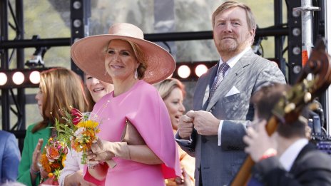 Пролетна мода – кралица Максима с тоалет в актуален цвят