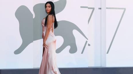 Визия на деня: Джорджина Родригес във Венеция