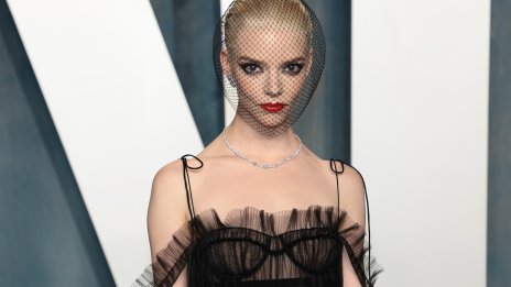 Елегантен маникюр за пролетта – Аня Тейлър-Джой с идея