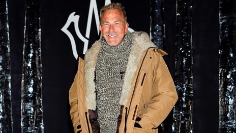 Кевин Костнър се превърна в модел на 71 &ndash; звездата участва в ревюто на Moncler в Аспен