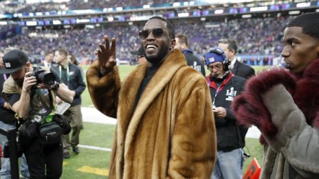 Диди показа новородената си дъщеричка за Нова година