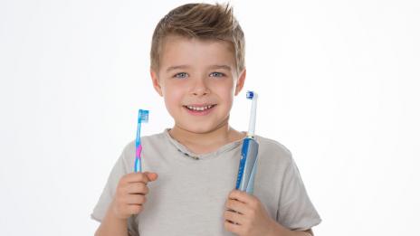 Електрическа vs ръчна четка за зъби: Коя е по-добра?