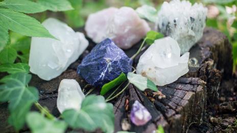 Силата на естествените камъни: Кои предпазват от токсични хора?