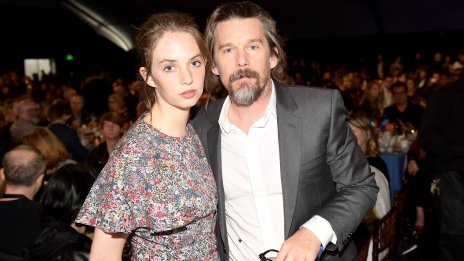 Странно: Итън Хоук се чувствал удобно да режисира секс сцените на дъщеря си Мая