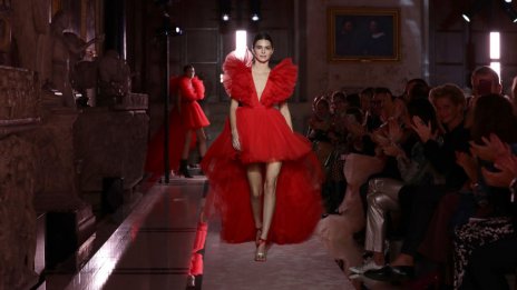 Лятна мода: Кендъл Дженър копира сестра си Кайли