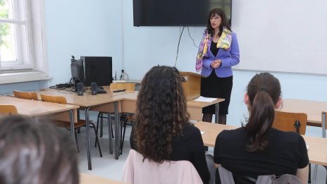 Водещата на &bdquo;Брюксел 1&ldquo; Милена Милотинова пред студенти: Големите новини нямат граници