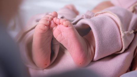 Камелия показа бебето си