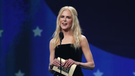 Чарлийз Терон, Никол Кидман и Марго Роби влизат в асансьор...