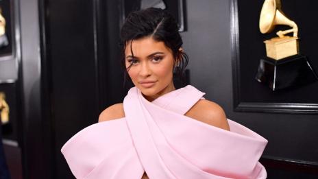 Кайли Дженър разраства бизнеса си – става дизайнер на бански