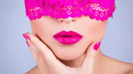 Грим в цвят маджента – номер едно за лято 2021