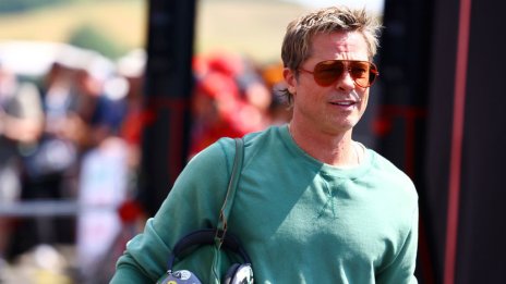 Наслада за очите – голият Брад Пит показа множеството си татуировки