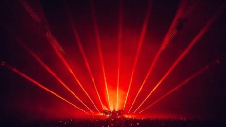 За шоуто си The Chemical Brothers пристигат със 7 тира