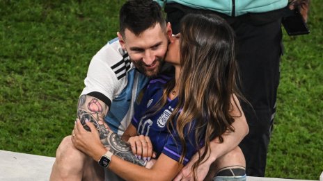 Меси прегръща жена си Антонела: Най-хубавите моменти след финала на Световното по футбол