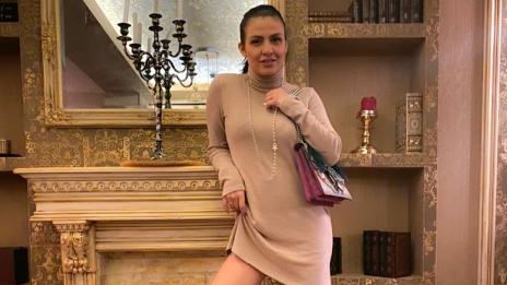 Деси Цонева с погача за дъщеря си 