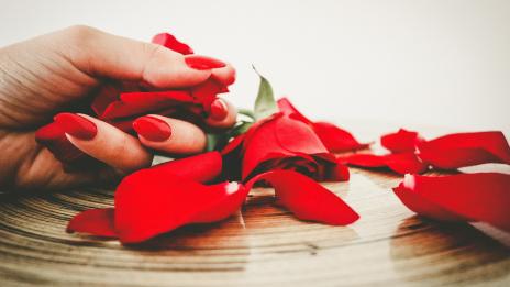 Бюти вдъхновение: Желираният маникюр на Деми Ловато