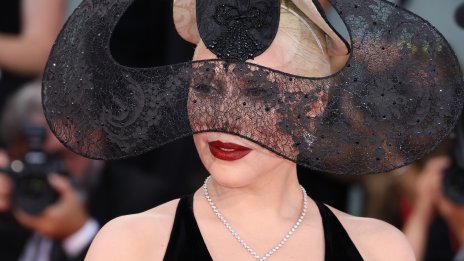 Класическата лейди Гага се завръща