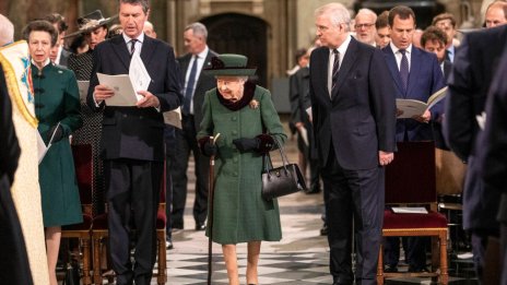 Защо кралицата носеше зелено на възпоменанието на принц Филип?