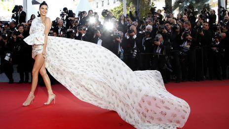 Зимни палта 2020: Кендъл Дженър със стил от 70-те