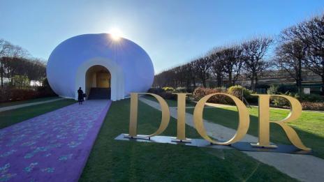 Рокля на Dior е била правена 800 часа
