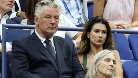 Алек Болдуин плаче пред съпругата си Хилария в първия трейлър за риалити шоуто им