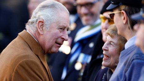 Тайният син на Чарлз отбеляза началото на новата година без семейството си