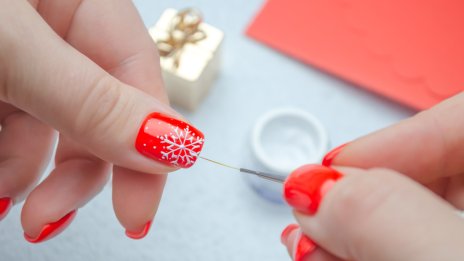 Зимен маникюр – 5 нежни идеи, които ще ви вдъхновят