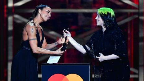 Големите победители на BRIT, кои си тръгнаха със статуетки?