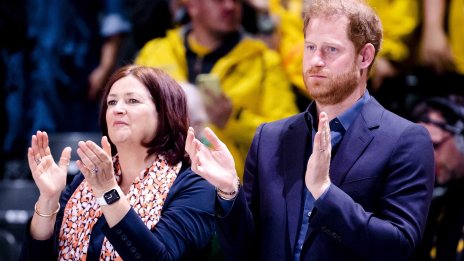 Принц Хари стигнал до врачка, за да се свърже с майка си 