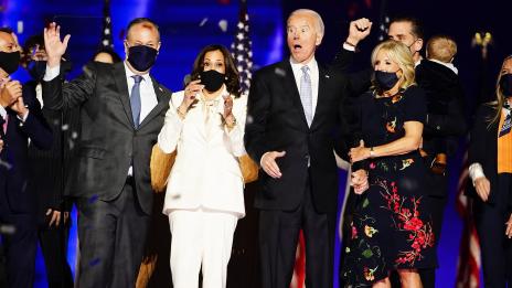 След изборите в САЩ: Кой е мъжът до Камала Харис?