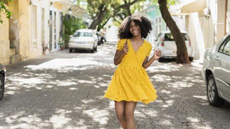 Жълта рокля – задължителна в летния ни гардероб