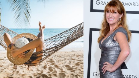 Секси бабче – Джейн Сиймур показа перфектно тяло на плажа