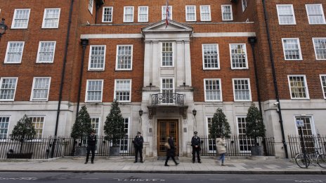 Оперираха Кейт Мидълтън, две седмици ще бъде в болница