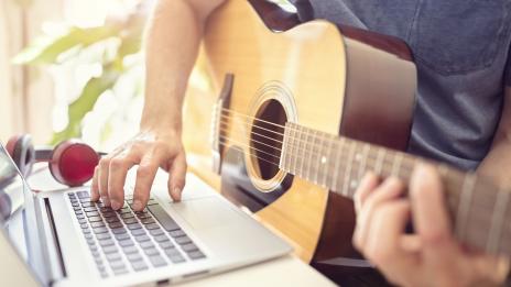 С песен срещу вируса: Родни изпълнители пеят в интернет