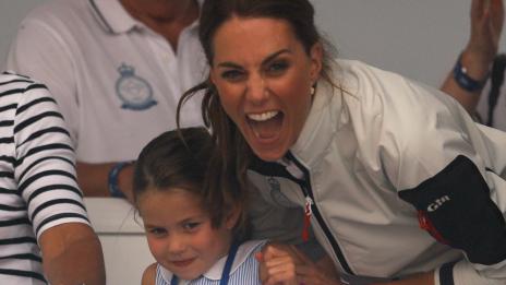 Принцеса Шарлот тръгва на училище. Как ще се обръщат другите към нея?