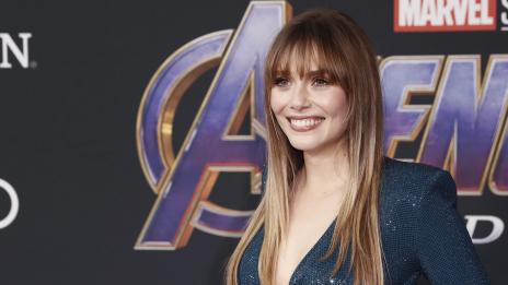 Мода 2021: Елизабет Олсън с модерна промяна на класически стил