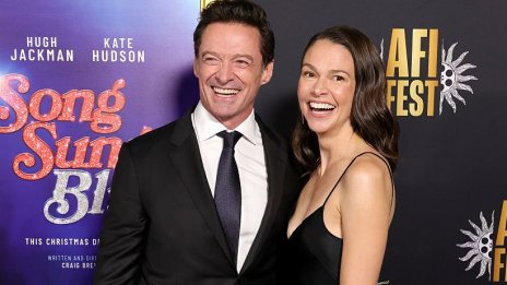 Хю Джакман и Сътън Фостър вече са официална двойка и в Instagram 