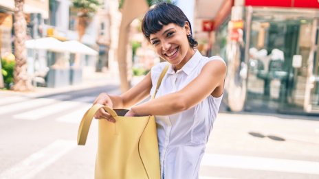 Подготовка за лятото – задължителните принадлежности за всяка дамска чанта