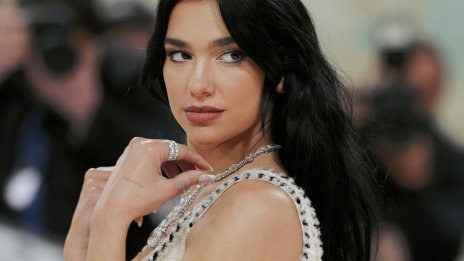 Полупрозрачен комплект – в летния гардероб на Дуа Липа