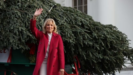 83 615 коледни лампички и 77 елхи – Коледа пристигна в Белия дом