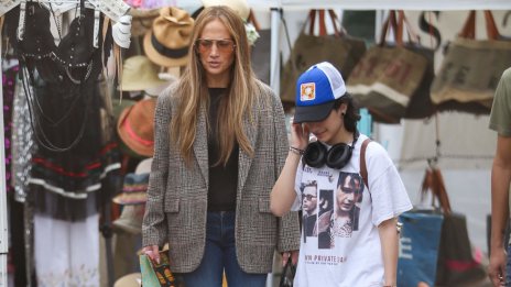 Дженифър Лопес иска да върне дънките с ниска талия на мода