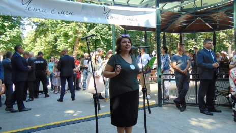 Марта Вачкова празнува рожден ден на морето 