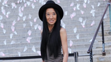 Вдъхновение за всички възрасти: 73-годишната Вера Уанг с минирокля