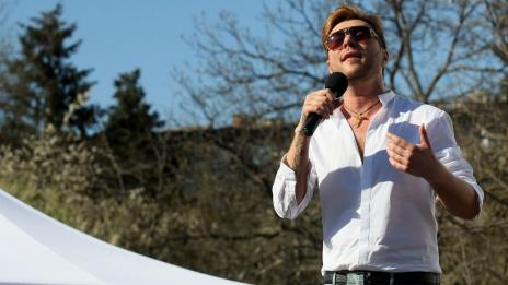 #ОтговорниВкъщи: Миро меси хляб