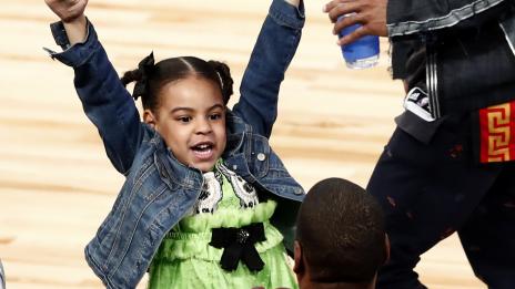 По  стъпките на мама: Блу Айви повтори танц на Бионсе