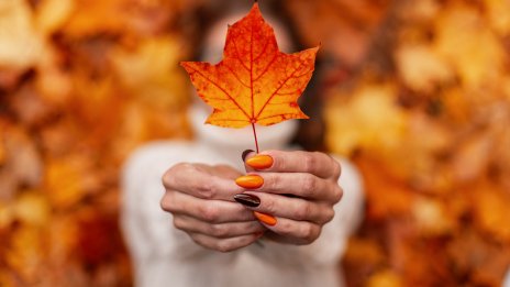 Есенен маникюр: Какви цветове да носите