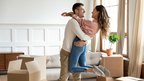 Според зодията: Знаците, че гаджето ви е готово да заживее с вас