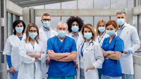 Медицински сериали даряват маските си на лекари, борещи се с коронавируса