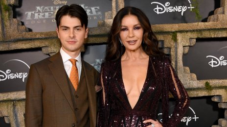 Семейна вечер: Катрин Зита-Джоунс доведе сина си Дилън на червения килим