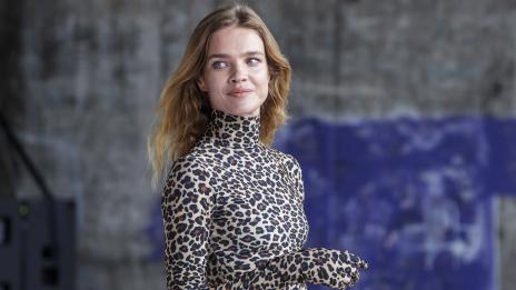 Наталия Водянова ръмжи като тигър от студа в руската Лапландия